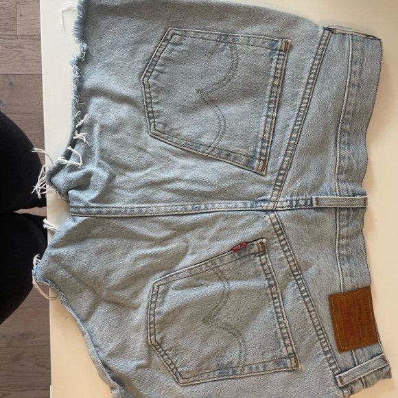Levi's Denim Light Wash Shorts - Picture 3 of 4
